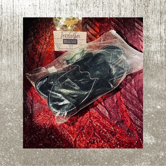 Toe Ring Slip On Sandal - Picture 6 of 8